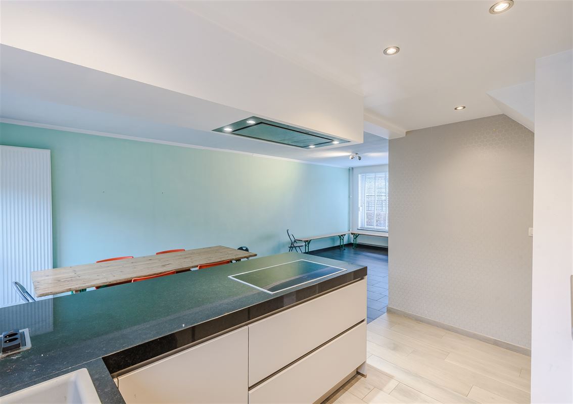 woning met 4 à 5 slaapkamers, leuke tuin en garage met oprit
