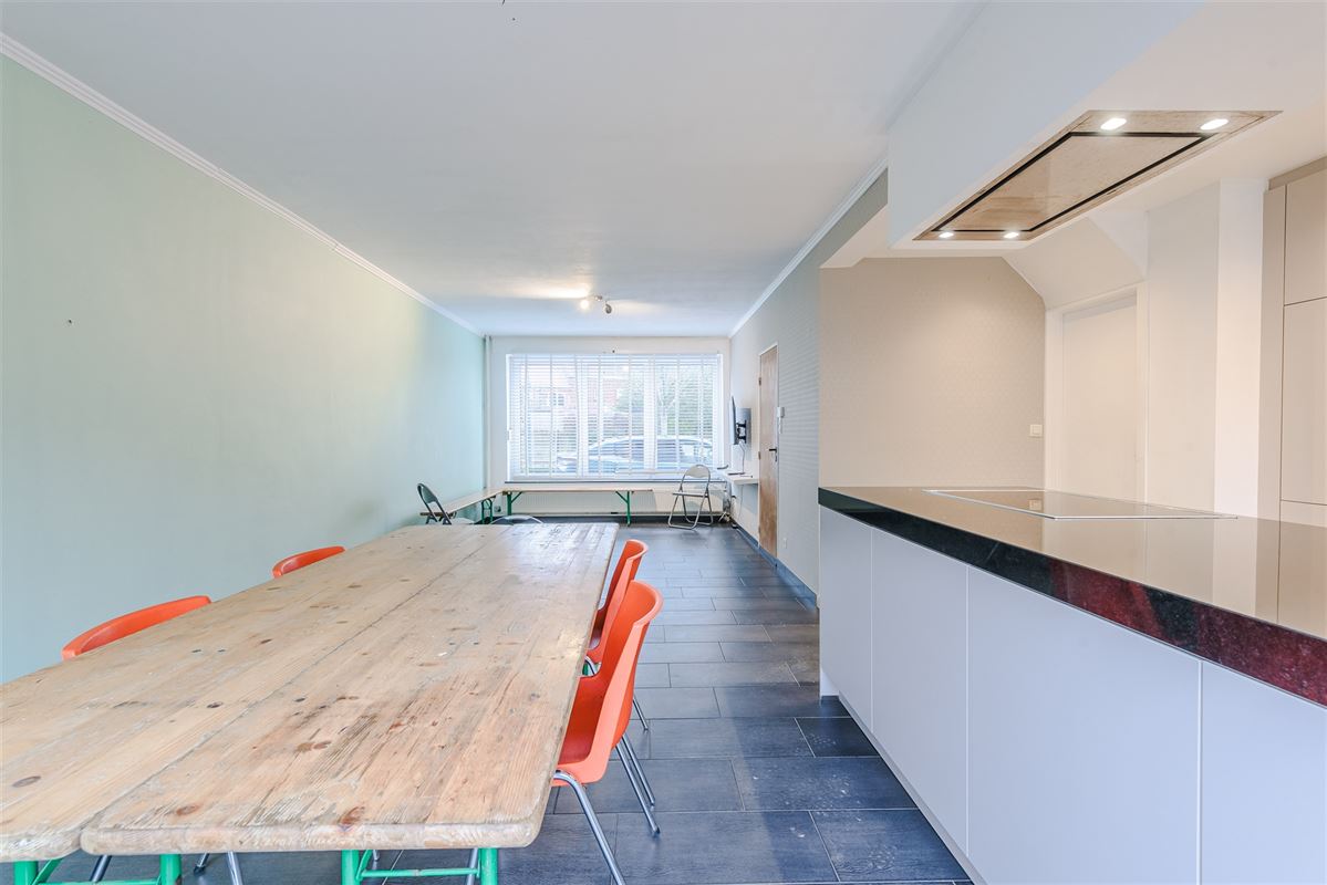 woning met 4 à 5 slaapkamers, leuke tuin en garage met oprit