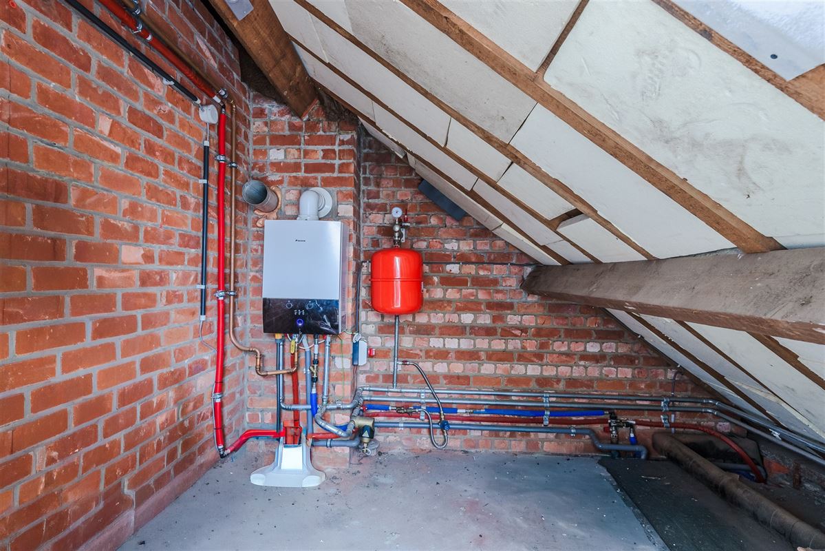 woning met 4 à 5 slaapkamers, leuke tuin en garage met oprit