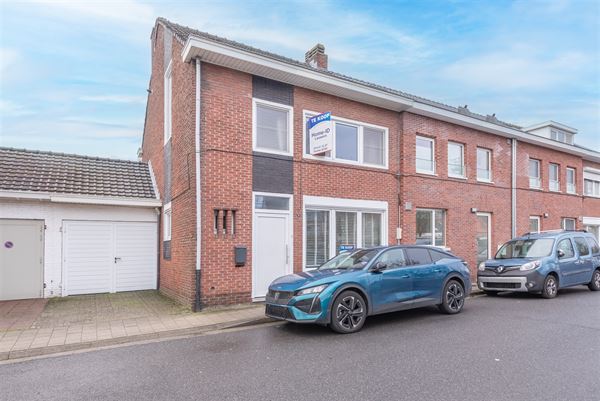 woning met 4 à 5 slaapkamers, leuke tuin en garage met oprit