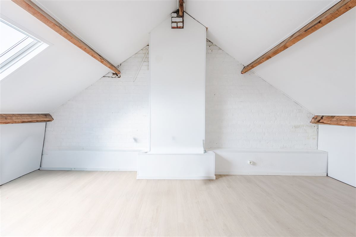 woning met 4 à 5 slaapkamers, leuke tuin en garage met oprit
