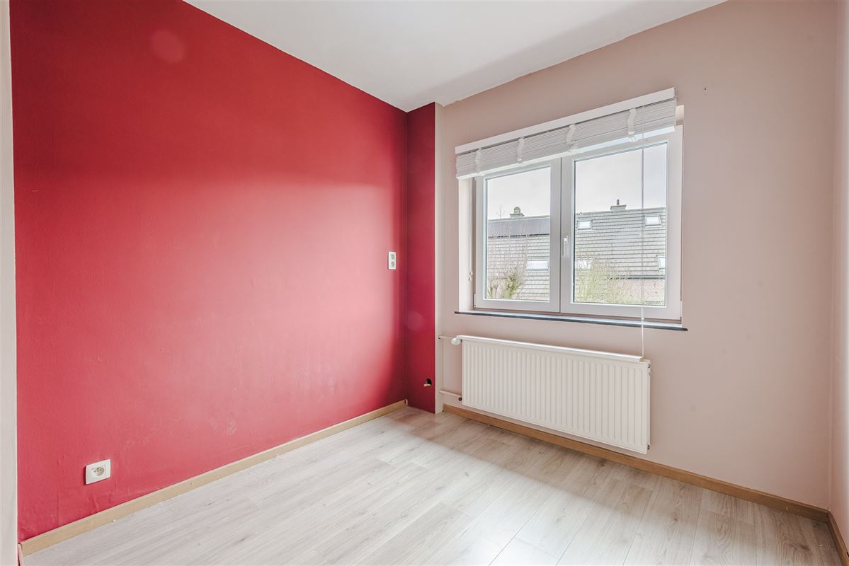 woning met 4 à 5 slaapkamers, leuke tuin en garage met oprit