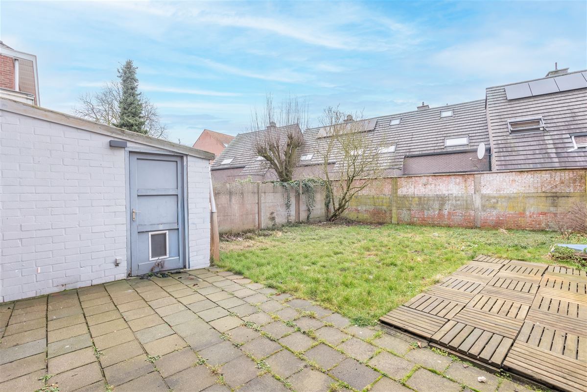 woning met 4 à 5 slaapkamers, leuke tuin en garage met oprit