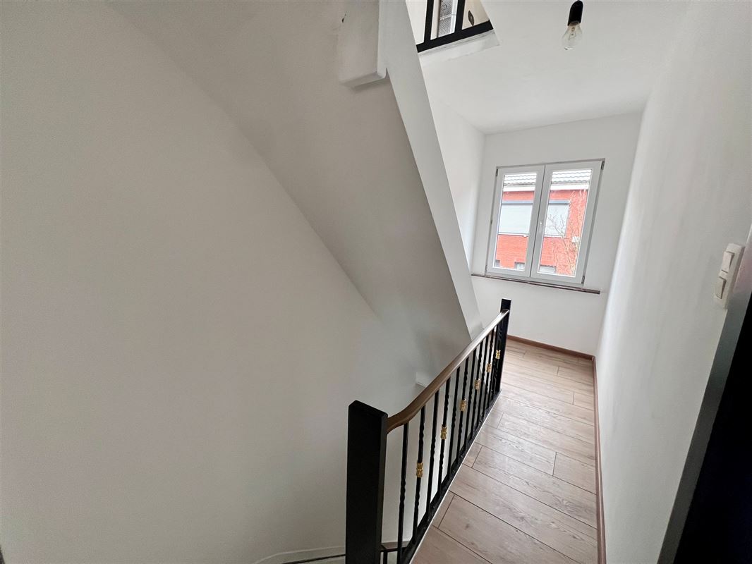 Gerenoveerde ruime gezinswoning met 4 slpks