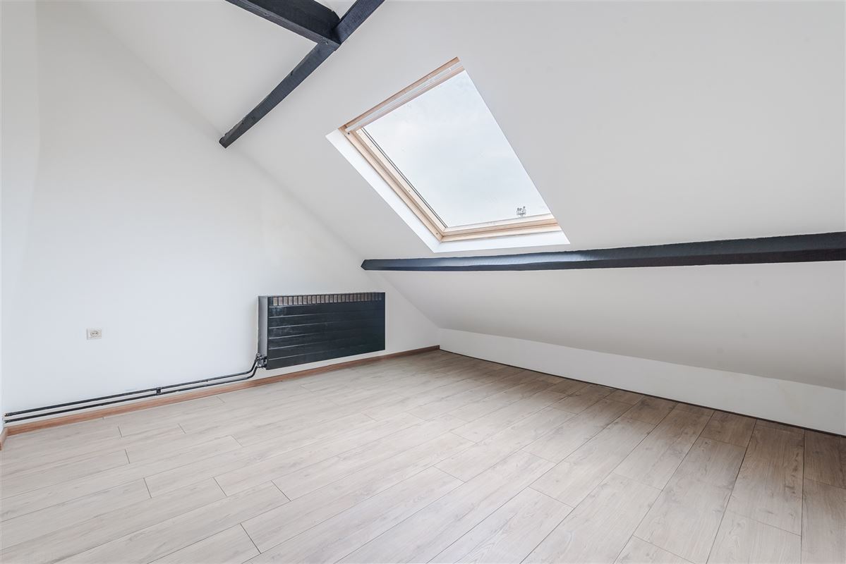 Gerenoveerde ruime gezinswoning met 4 slpks