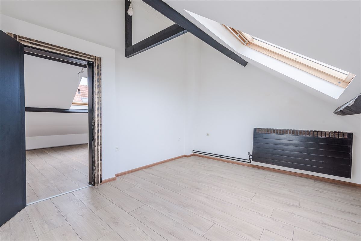 Gerenoveerde ruime gezinswoning met 4 slpks