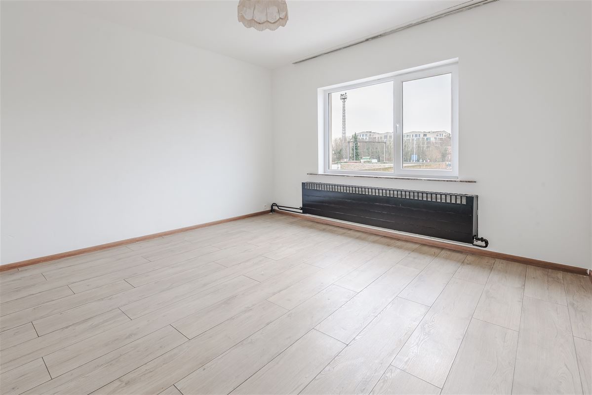Gerenoveerde ruime gezinswoning met 4 slpks