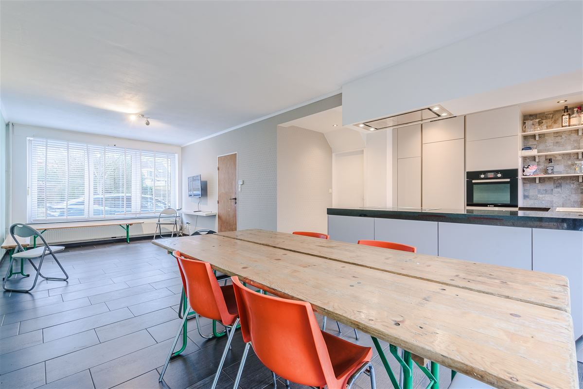 woning met 4 à 5 slaapkamers, leuke tuin en garage met oprit