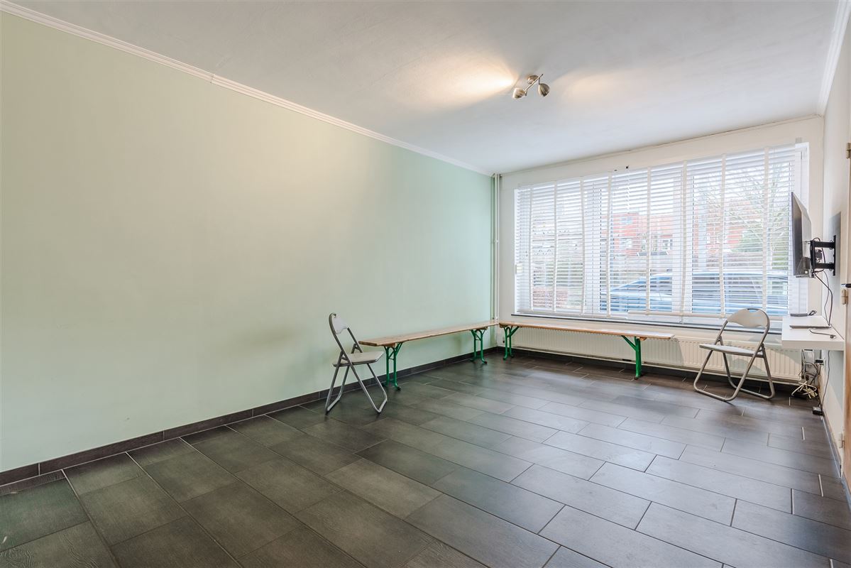 woning met 4 à 5 slaapkamers, leuke tuin en garage met oprit