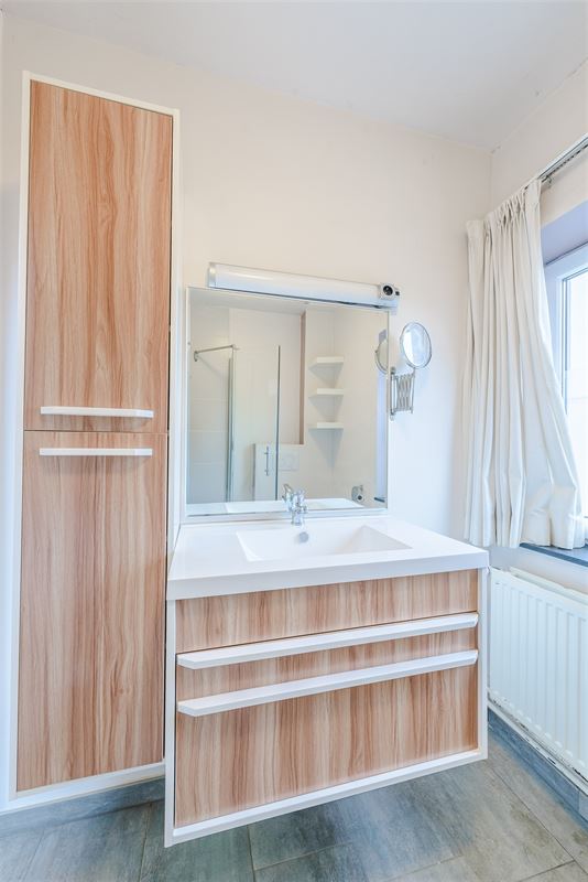woning met 4 à 5 slaapkamers, leuke tuin en garage met oprit