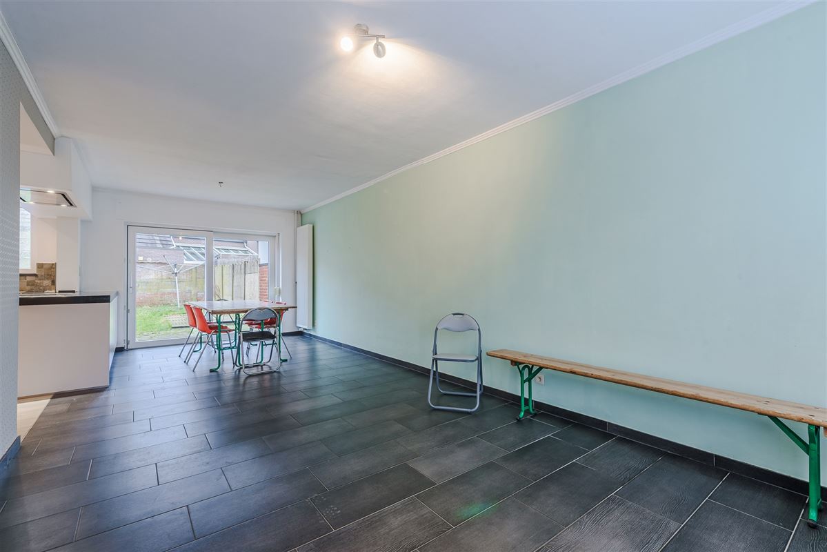 woning met 4 à 5 slaapkamers, leuke tuin en garage met oprit