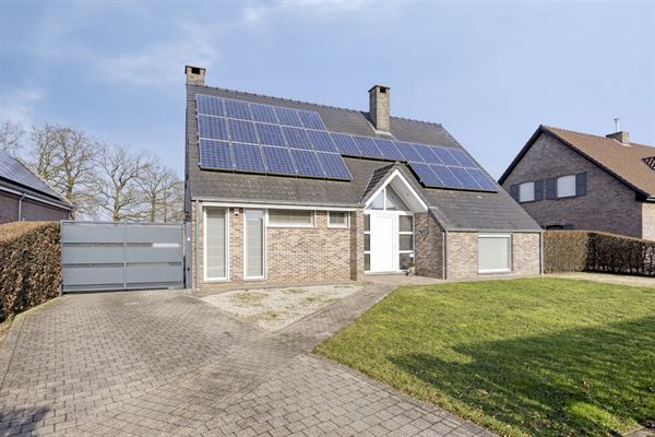 Exclusieve villa, extra garage en zonnige tuin op 1.100 m²