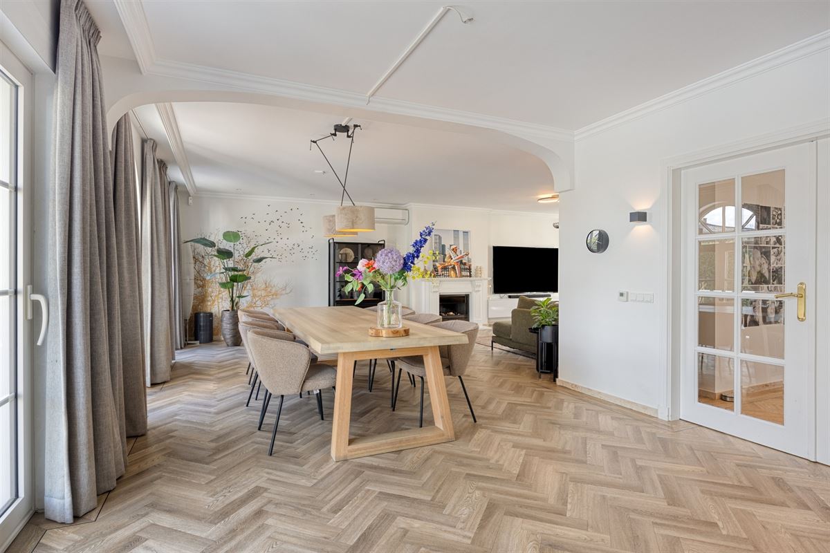 Instapklare tijdloze villa met 5 slpks op ca. 2000 m²