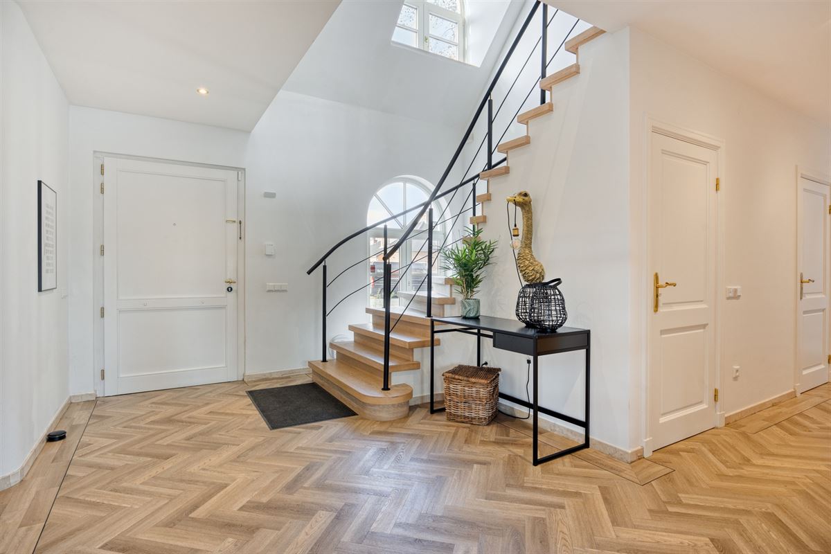 Instapklare tijdloze villa met 5 slpks op ca. 2000 m²