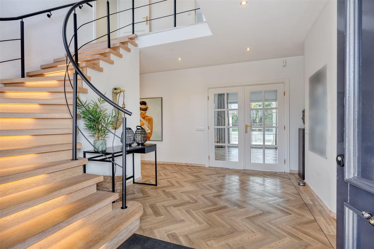 Instapklare tijdloze villa met 5 slpks op ca. 2000 m²