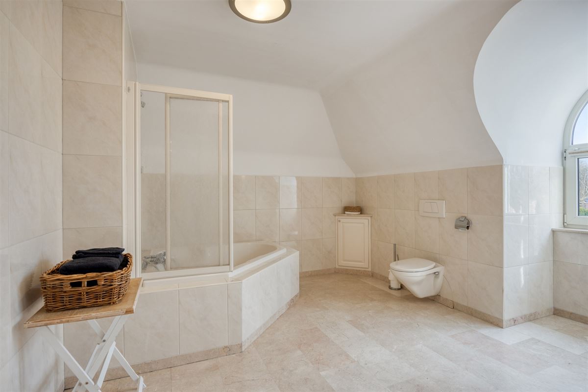 Instapklare tijdloze villa met 5 slpks op ca. 2000 m²