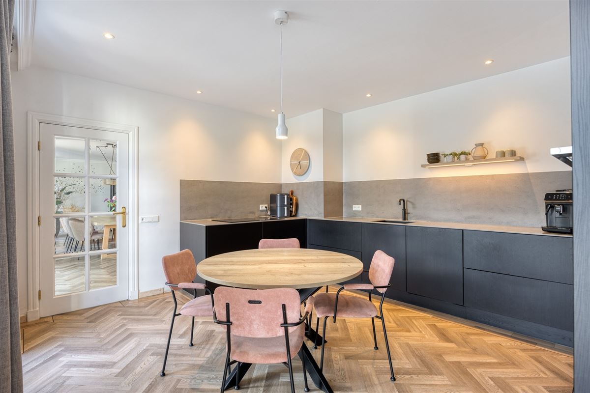 Instapklare tijdloze villa met 5 slpks op ca. 2000 m²