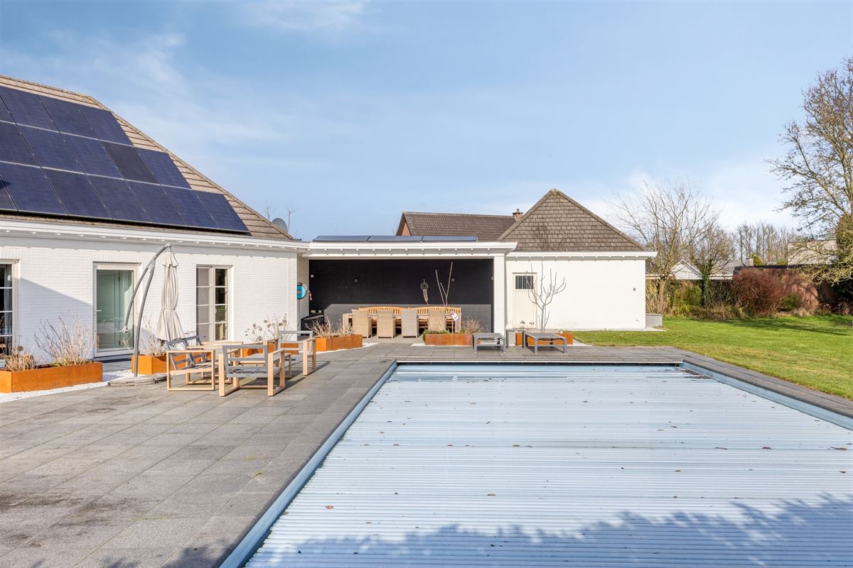 Instapklare tijdloze villa met 5 slpks op ca. 2000 m²