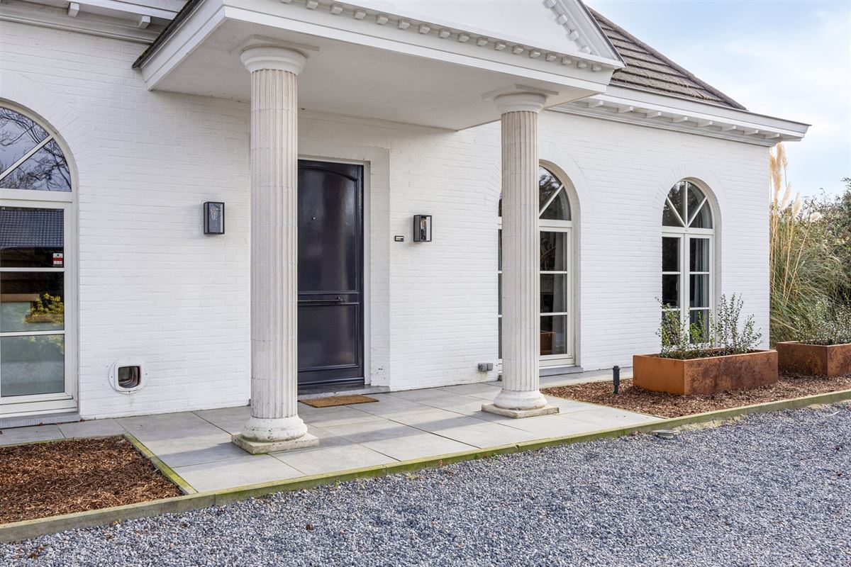 Instapklare tijdloze villa met 5 slpks op ca. 2000 m²
