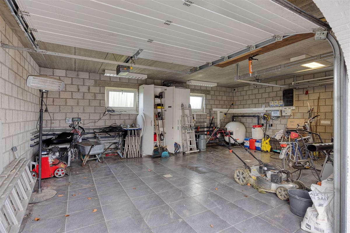 Instapklare tijdloze villa met 5 slpks op ca. 2000 m²
