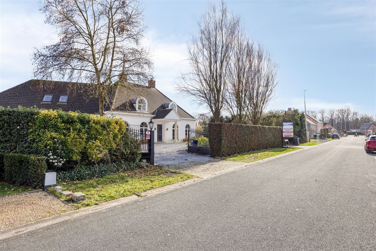 Instapklare tijdloze villa met 5 slpks op ca. 2000 m²