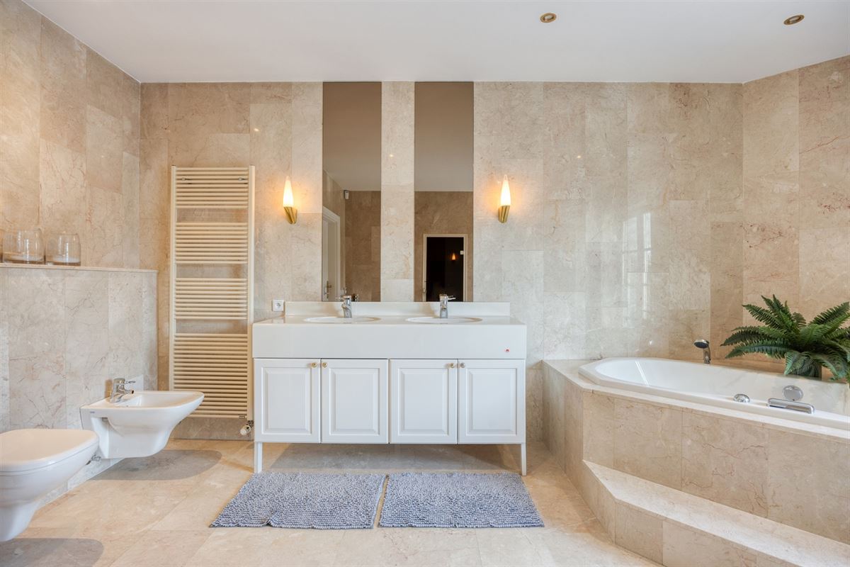 Instapklare tijdloze villa met 5 slpks op ca. 2000 m²