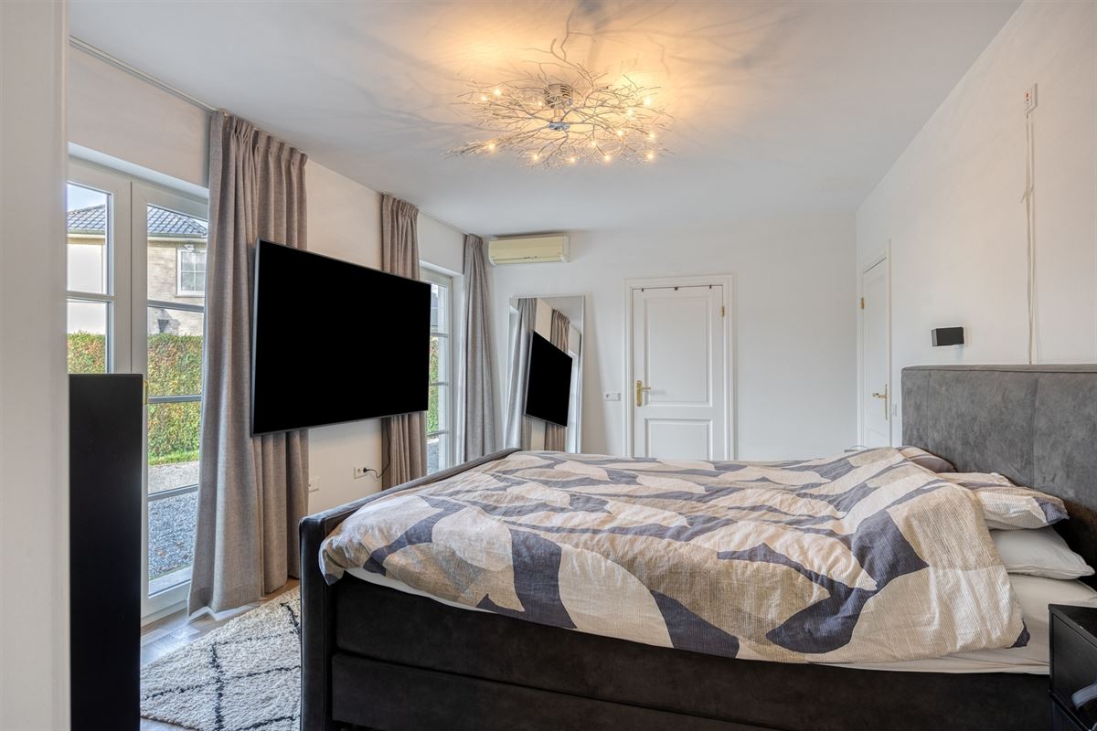 Instapklare tijdloze villa met 5 slpks op ca. 2000 m²