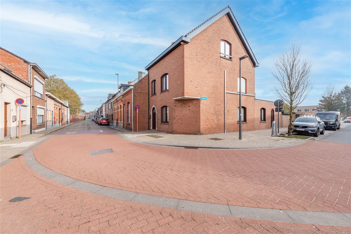 Kwaliteitsvol instapklaar huis met 3 slpks, 2 badks en tuin