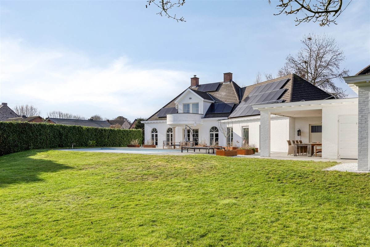 Instapklare tijdloze villa met 5 slpks op ca. 2000 m²