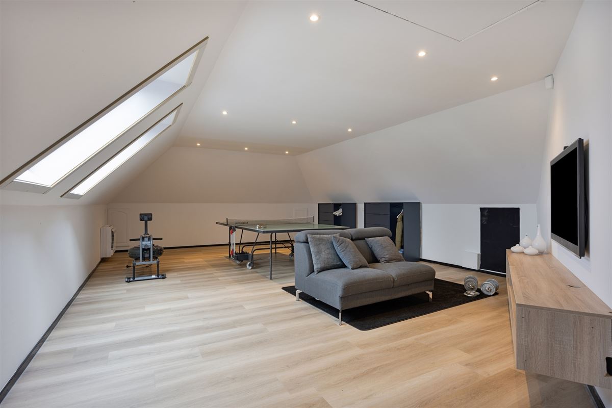 Instapklare tijdloze villa met 5 slpks op ca. 2000 m²