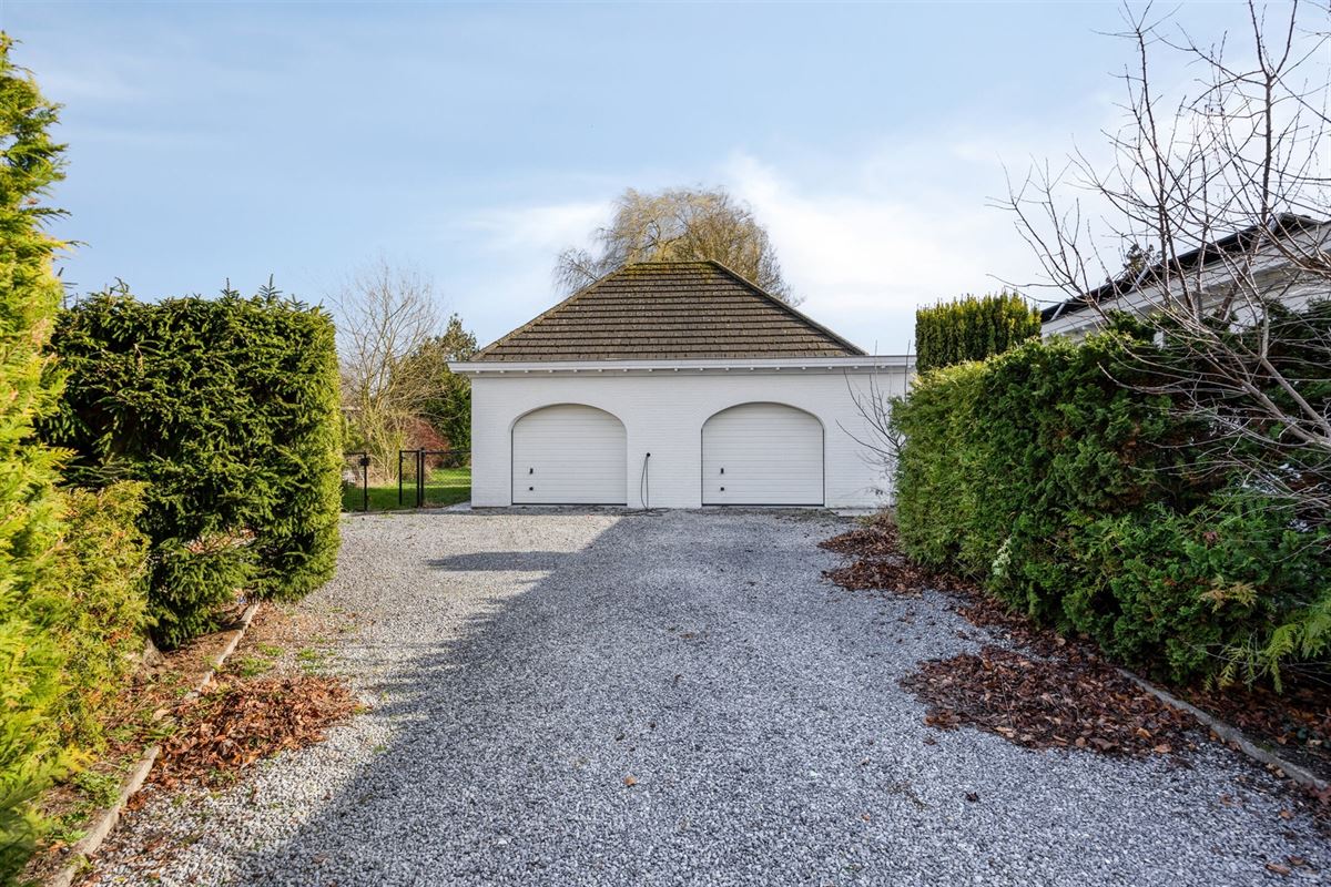 Instapklare tijdloze villa met 5 slpks op ca. 2000 m²