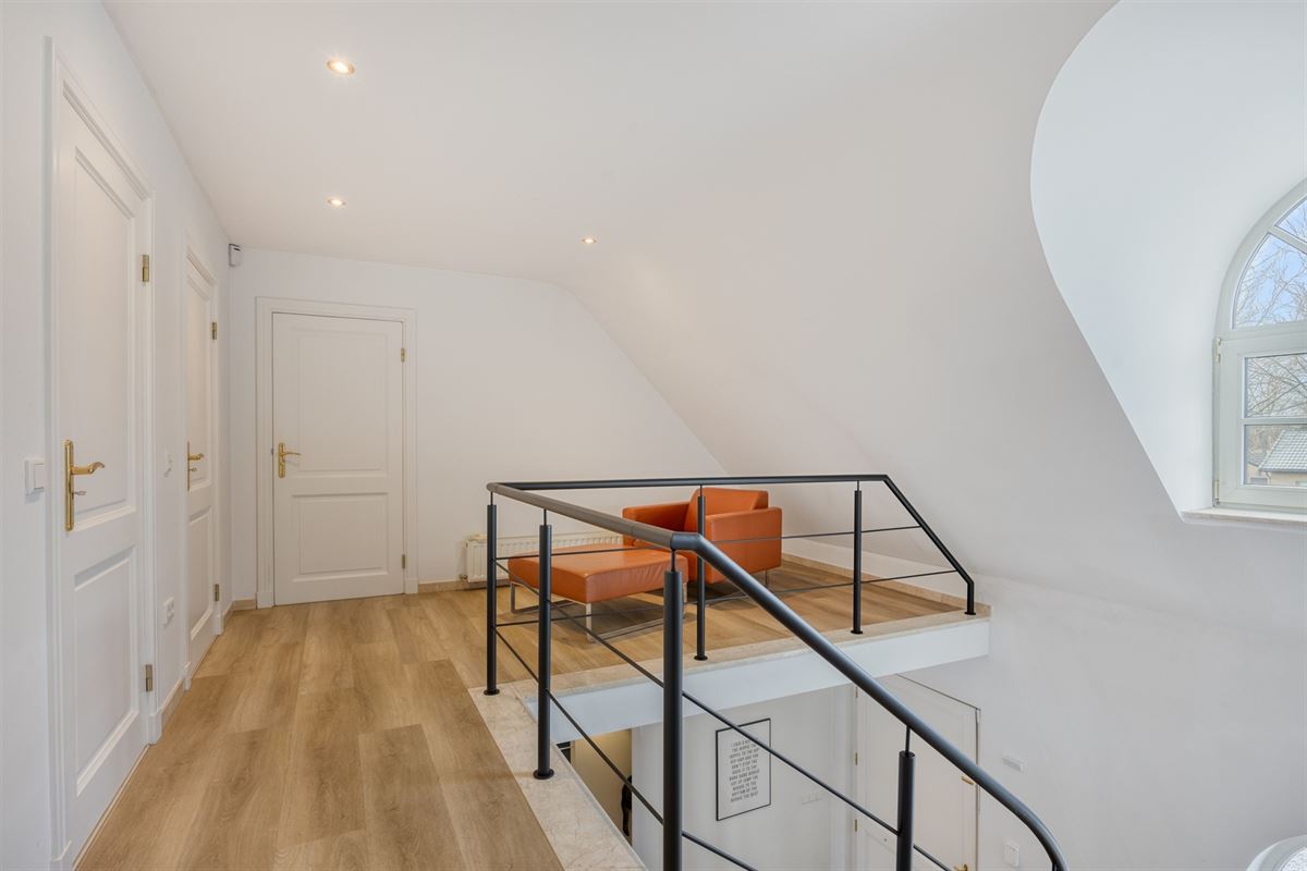 Instapklare tijdloze villa met 5 slpks op ca. 2000 m²