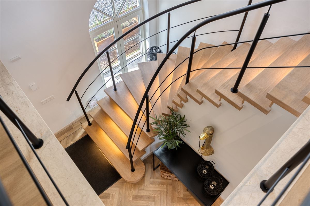Instapklare tijdloze villa met 5 slpks op ca. 2000 m²