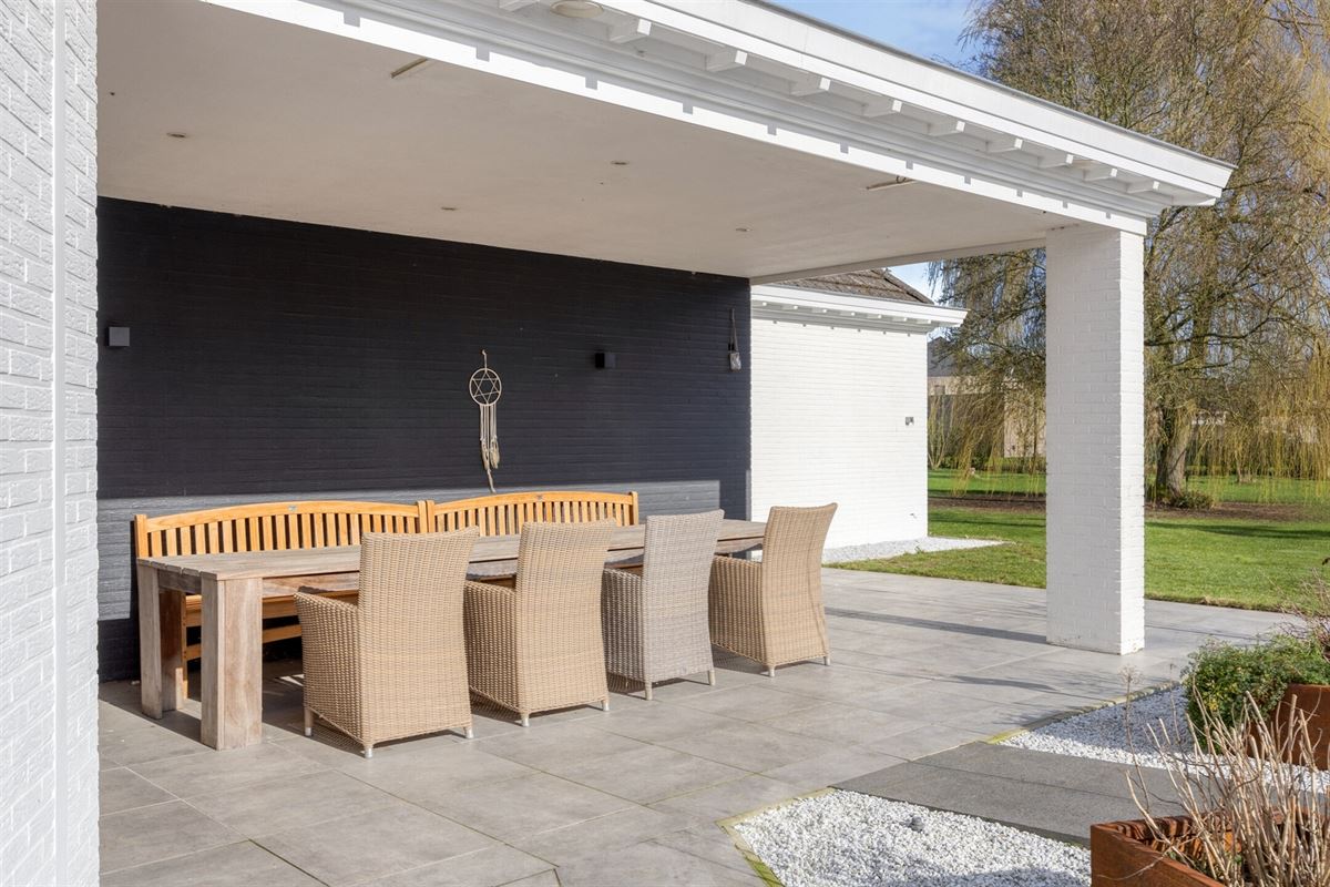 Instapklare tijdloze villa met 5 slpks op ca. 2000 m²