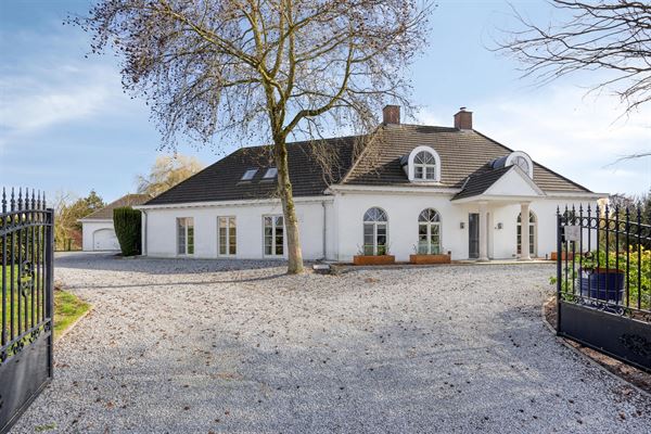 Instapklare tijdloze villa met 5 slpks op ca. 2000 m²