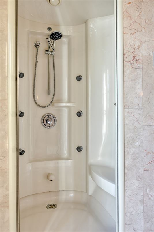Instapklare tijdloze villa met 5 slpks op ca. 2000 m²