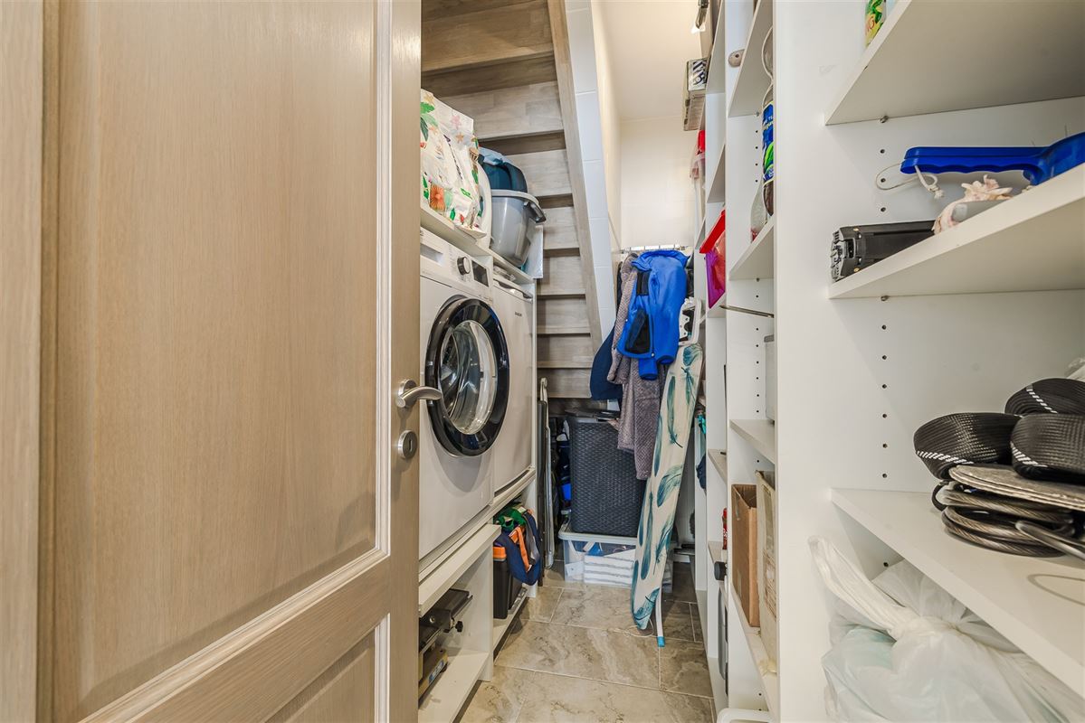 Kwaliteitsvol instapklaar huis met 3 slpks, 2 badks en tuin
