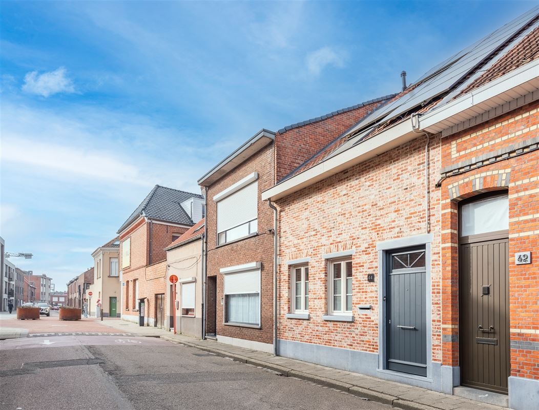Kwaliteitsvol instapklaar huis met 3 slpks, 2 badks en tuin