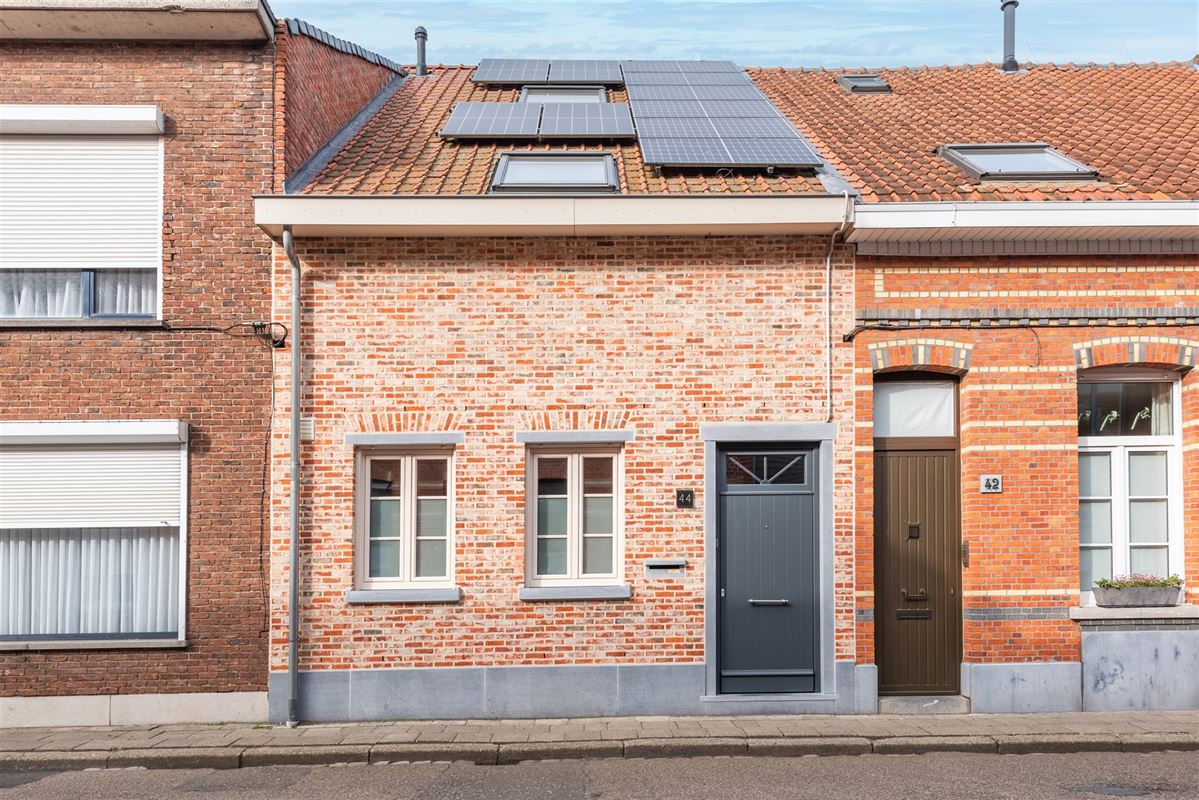 Kwaliteitsvol instapklaar huis met 3 slpks, 2 badks en tuin