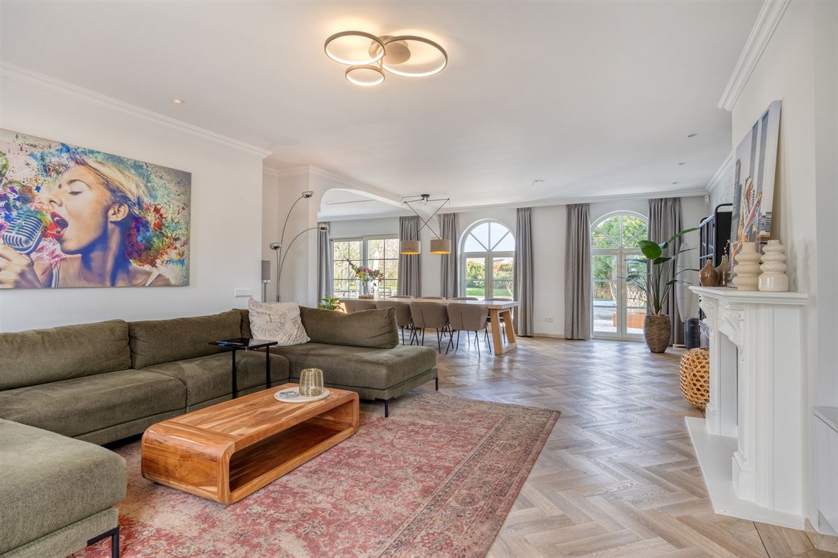 Instapklare tijdloze villa met 5 slpks op ca. 2000 m²
