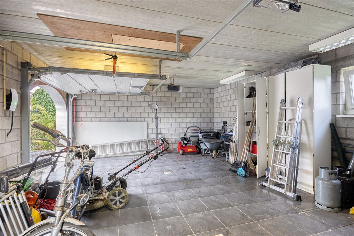 Instapklare tijdloze villa met 5 slpks op ca. 2000 m²