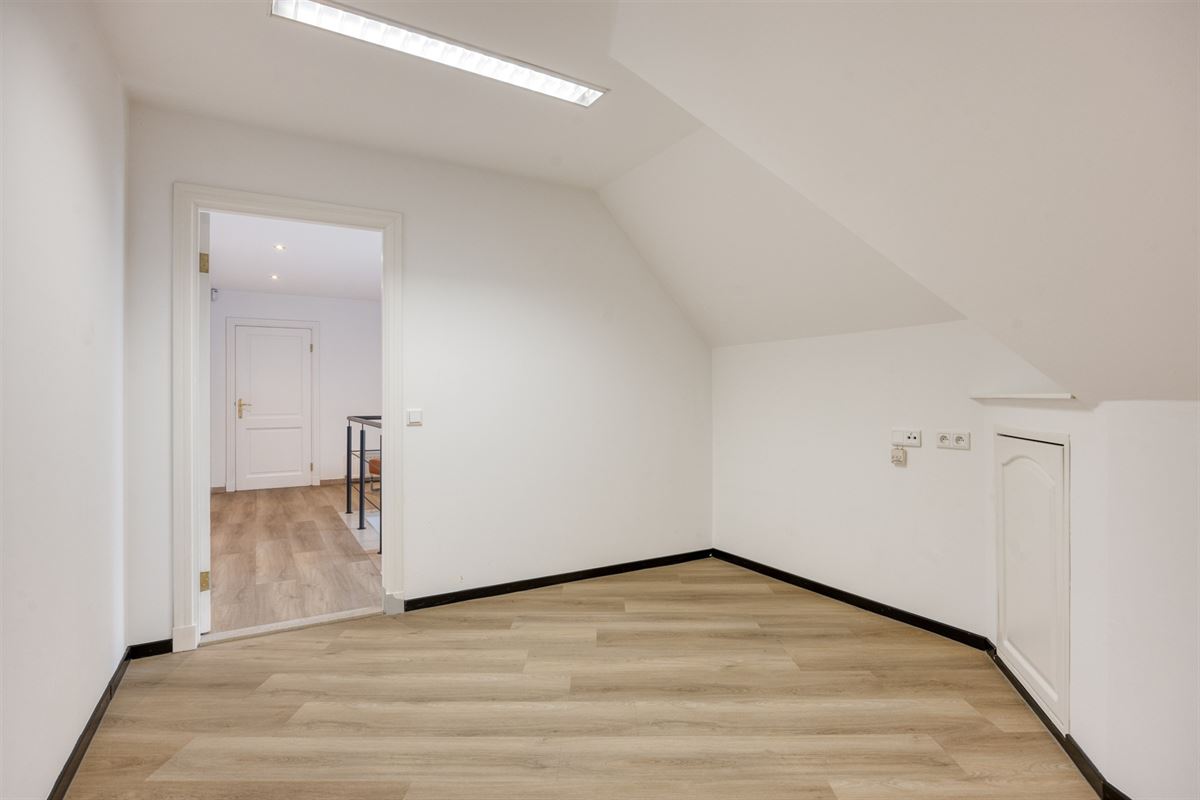 Instapklare tijdloze villa met 5 slpks op ca. 2000 m²