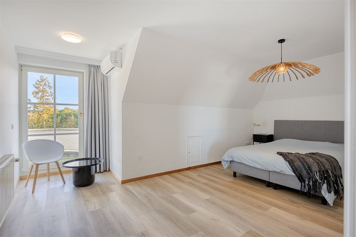Instapklare tijdloze villa met 5 slpks op ca. 2000 m²