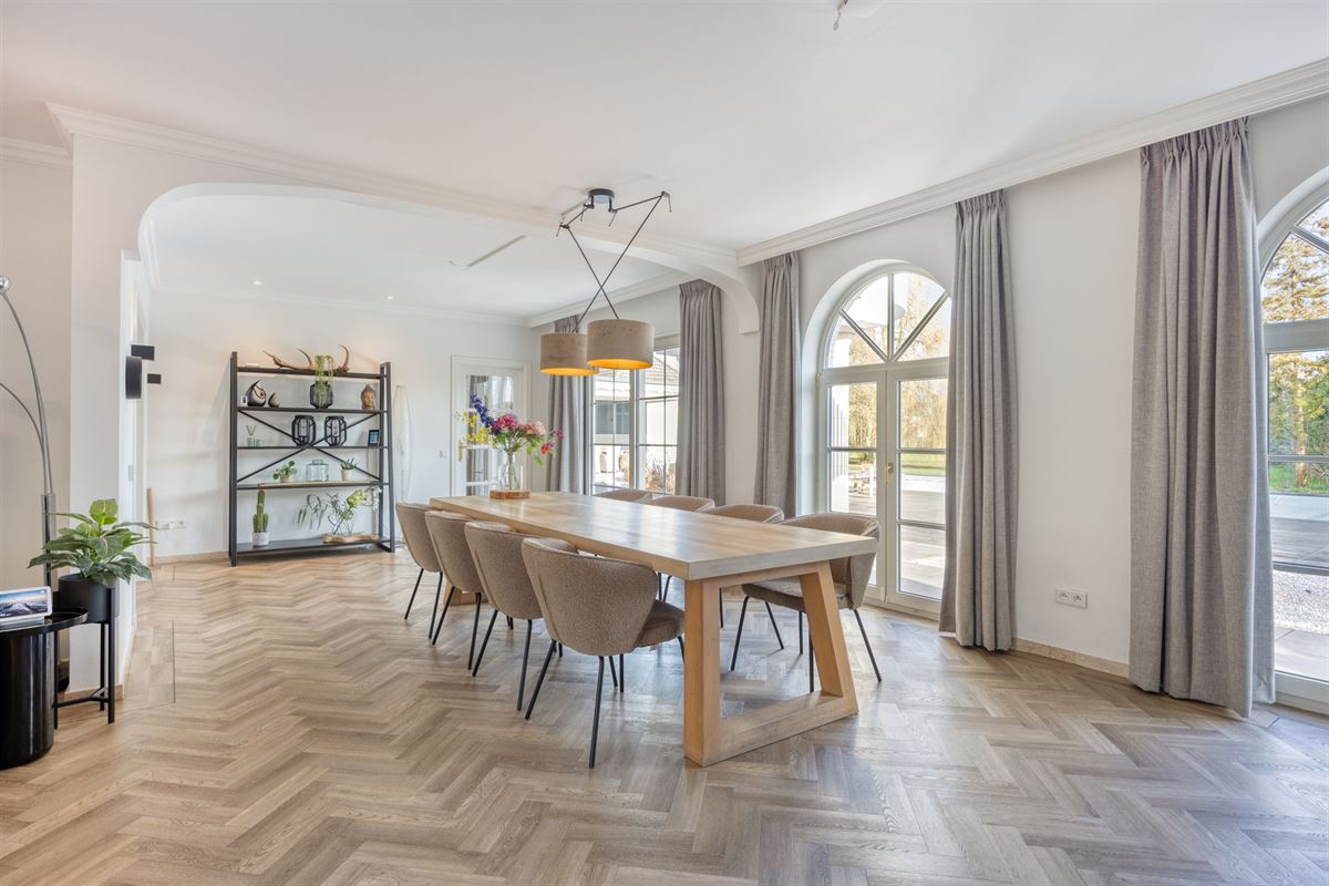Instapklare tijdloze villa met 5 slpks op ca. 2000 m²