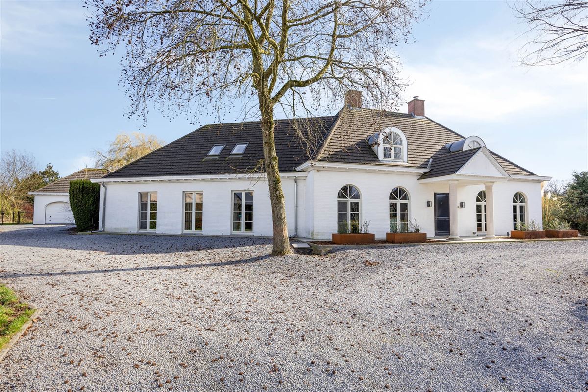 Instapklare tijdloze villa met 5 slpks op ca. 2000 m²