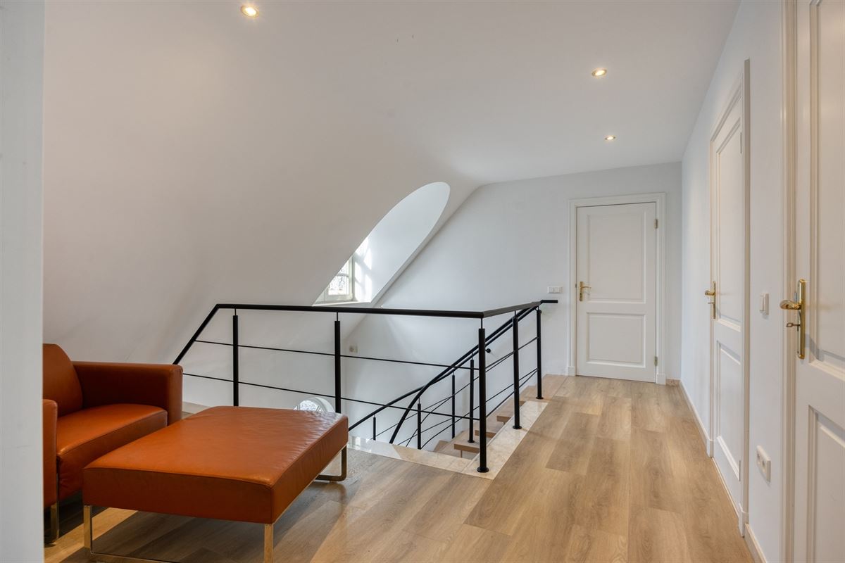 Instapklare tijdloze villa met 5 slpks op ca. 2000 m²
