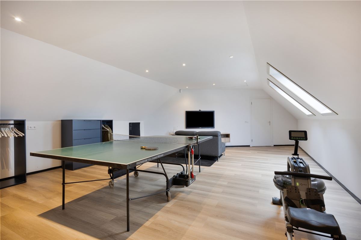 Instapklare tijdloze villa met 5 slpks op ca. 2000 m²