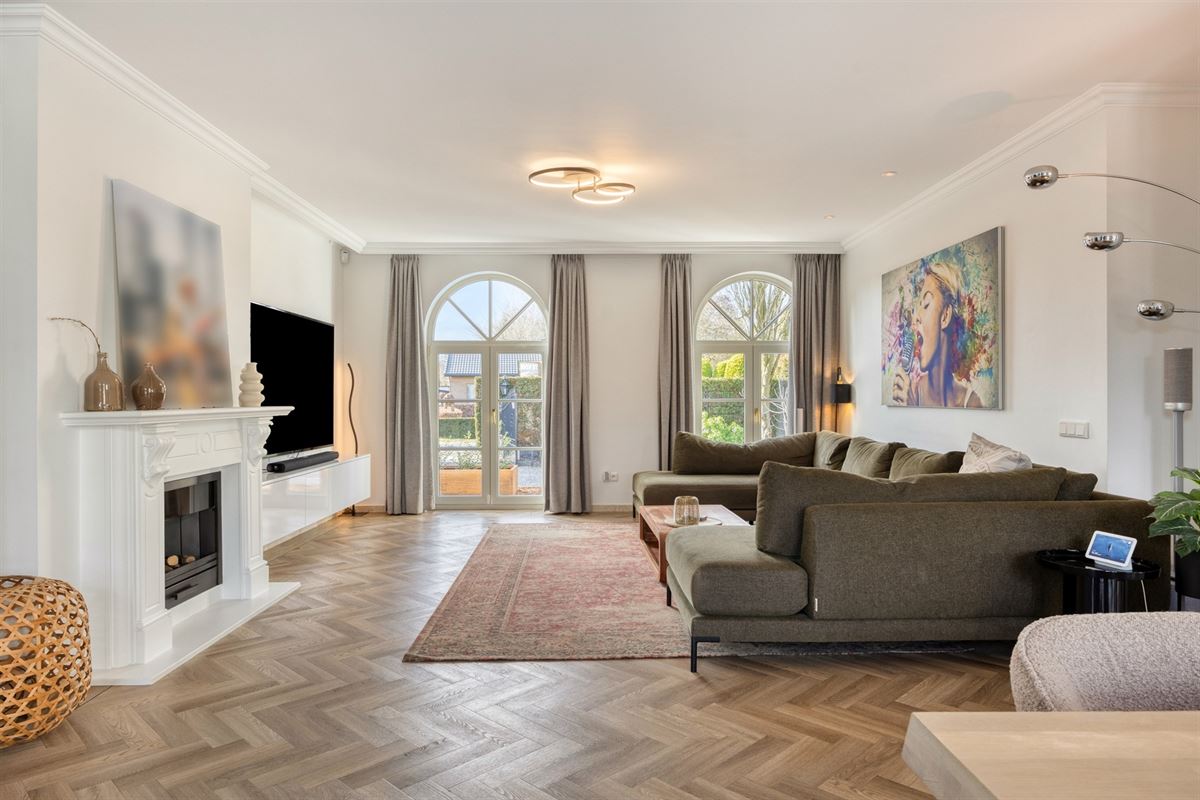 Instapklare tijdloze villa met 5 slpks op ca. 2000 m²
