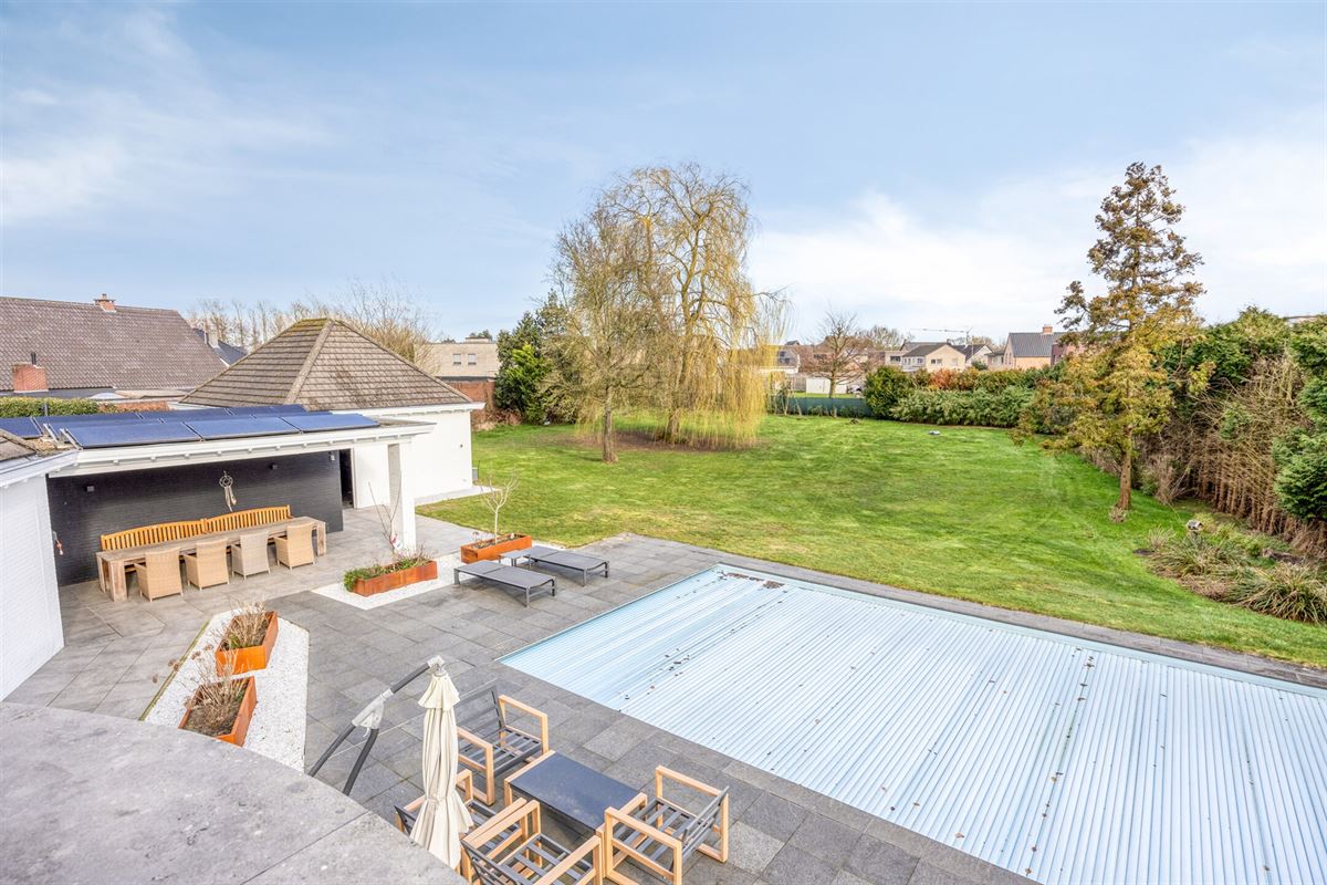 Instapklare tijdloze villa met 5 slpks op ca. 2000 m²
