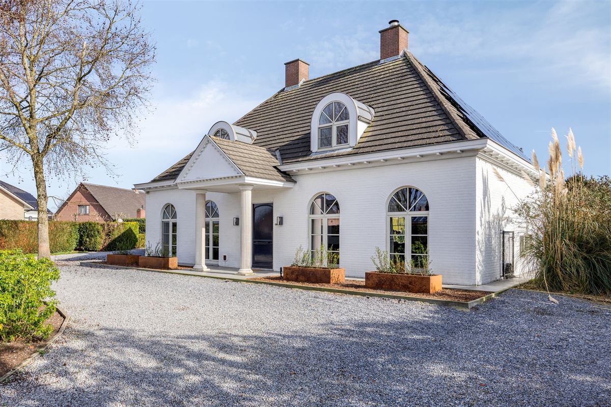 Instapklare tijdloze villa met 5 slpks op ca. 2000 m²